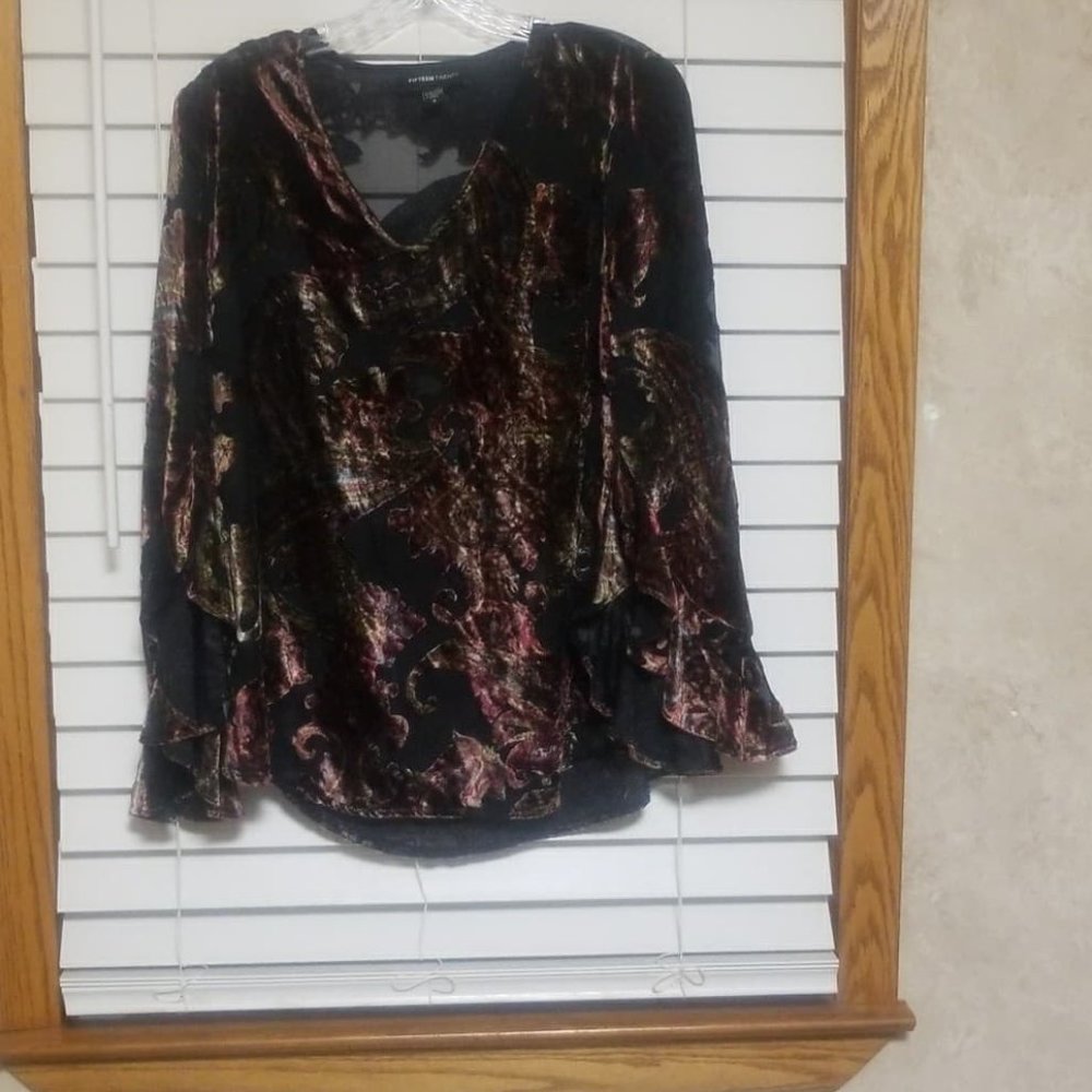 FIFTTEN  TWENTY WOMENS TOP BLOUSE SIZE S